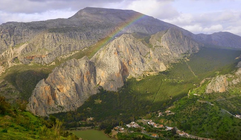 Frontales, El Chorro framed by a rainbow  © Tom Ireson