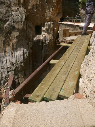 Restoration work taking place on the most famous section of the Camino Del Ray  © Tom Ireson