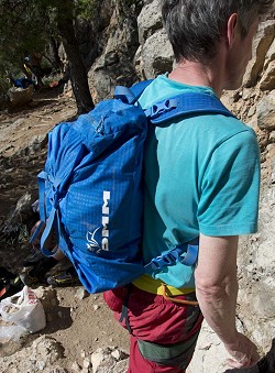 DMM Classic Rope Bag - Back carrying method  © UKC Gear