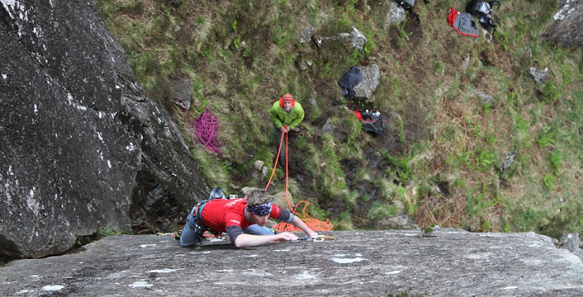 Kev Shields about to move past the 'bomber' skyhook on the FA of Cu Sith, E7  © Dorota Bankowska