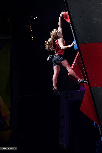 Shauna Coxsey dynoing in the IFSC Laval Finals 2014  © IFSC/Heiko Wilhelm