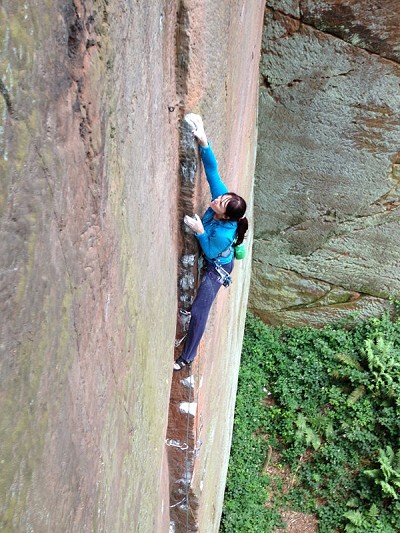 Emma Twyford climbing Yukan II, E6/7 6b, Nesscliffe  © Ollie Cain