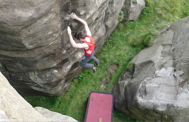 Dan Varian taking the lob high up off Hobbie Noble, 8B, Christianbury Crags  © Mickey Stainthorpe