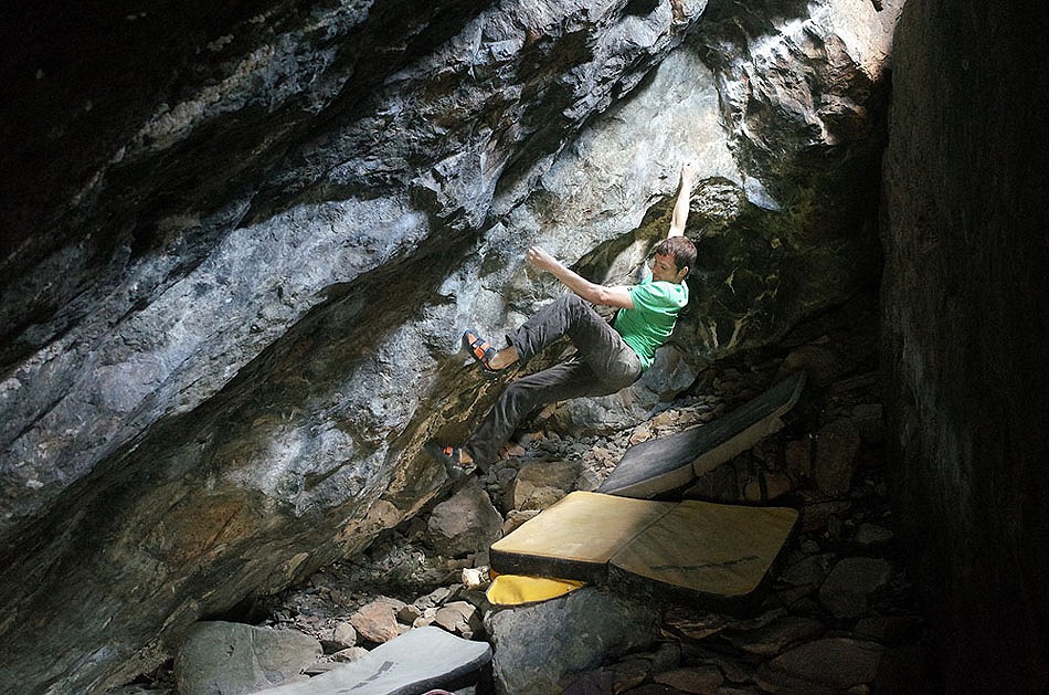 Pete Robins adding another hard problem to the Hall of the Mountain King, Llanberis Pass  © Si Panton