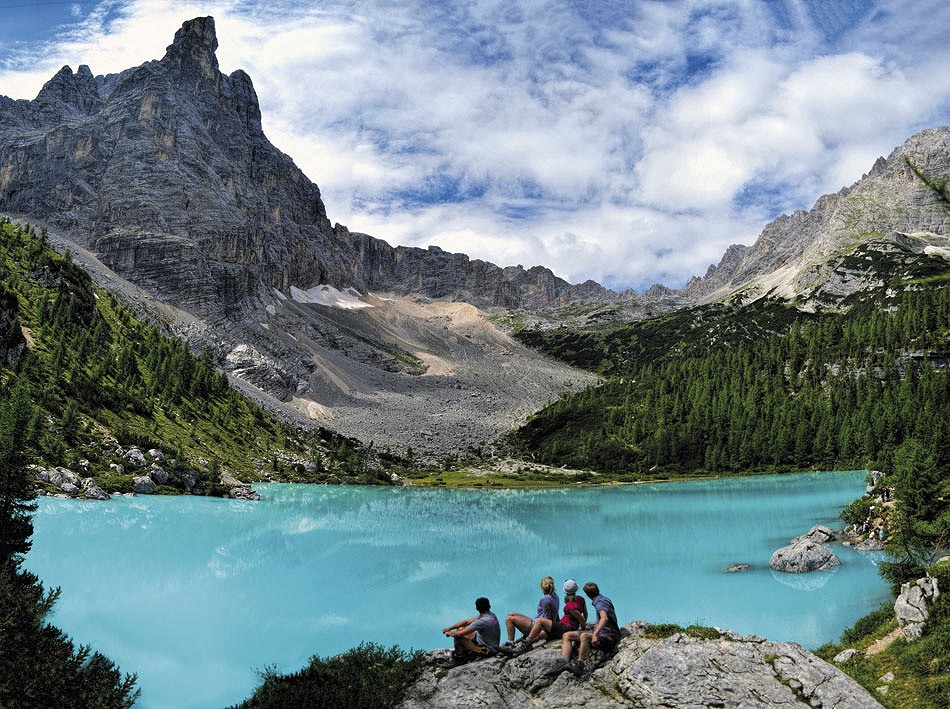 The beautiful Lago di Sorapiss.  © Kelly Diggle
