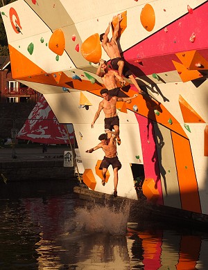 Adrian Baxter off the wall in the final of the Exeter Quay DWS competition  © psaunders