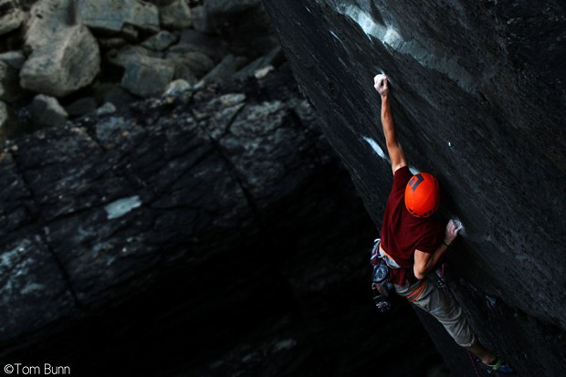 Alex Moore on the second ascent of Hunter's Moon E7  © Tom Bunn