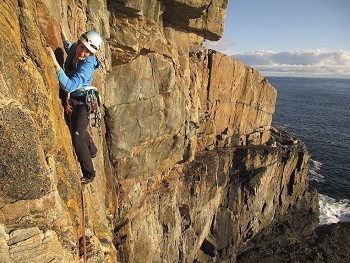 Natalie Berry climbing The Prozac Link (E4) on the Uig Sea Cliffs, Lewis.  © Dave Macleod