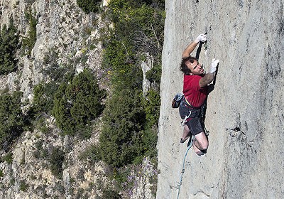 Nic Durand on a route named after the eldest of his two young sons Illian  tu vas Tomber (6c) on the fantastic sector Voltor.  © Peter O'Donovan