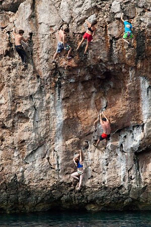 The crags were busy during the meet, with climbers literally on top of each other...  © Jack Geldard - UKC