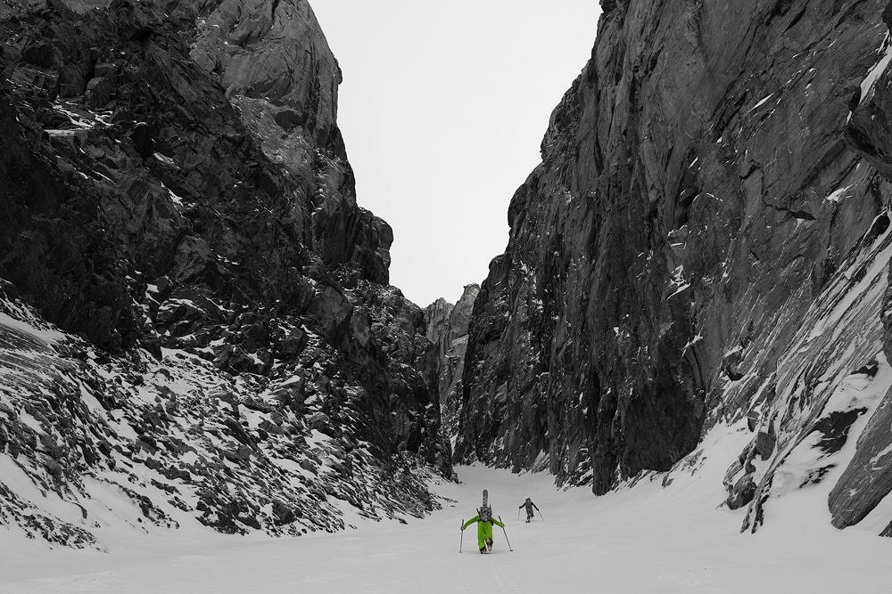 In the guts of Polar Star Couloir on the Beluga Spire  © Ross Hewitt