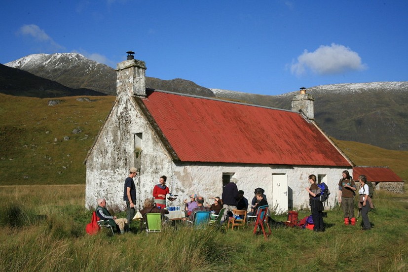 Athnamulloch bothy in former days  © Trees for Life
