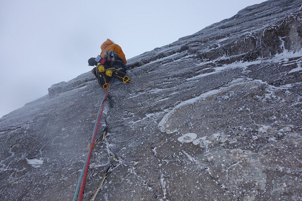 Will Sim on the thin seam of Tomahawk's third pitch  © Andy Inglis