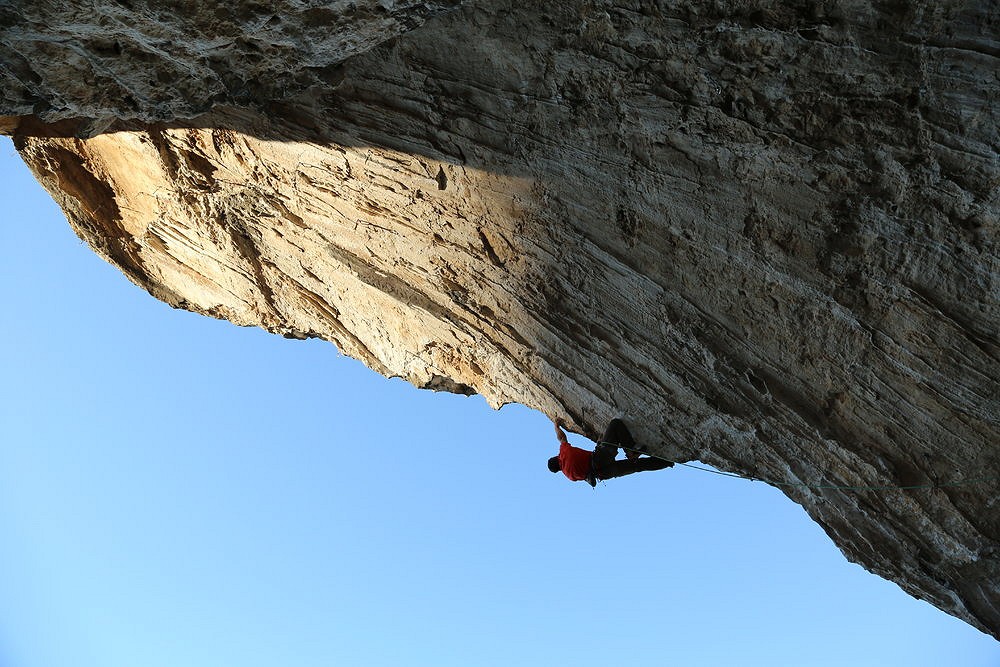 Gaz Parry climbing Supersónico 8c+  © David Petts