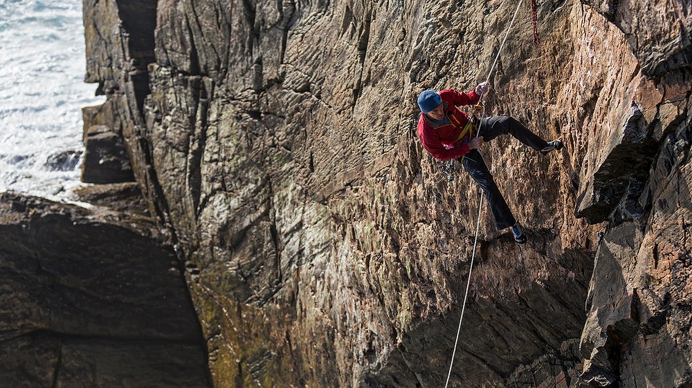Dave scoping out a new line on the Isle of Harris  © Chris Prescott/Hot Aches Productions