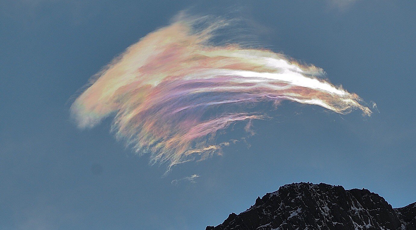 Cloud Iridescence over Lliwedd  © walkerspurt