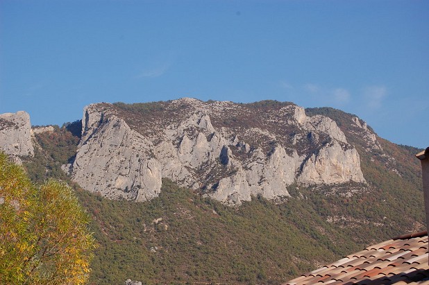Right Crags: Ascle, Adrech, Les Blaches and Paroi jaune  © Ian Fenton