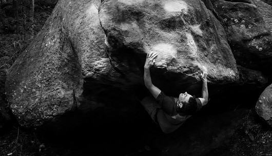 Climbing out of the dark on Lapin ou Canard, Fontainebleau.  © Charlie Noakes