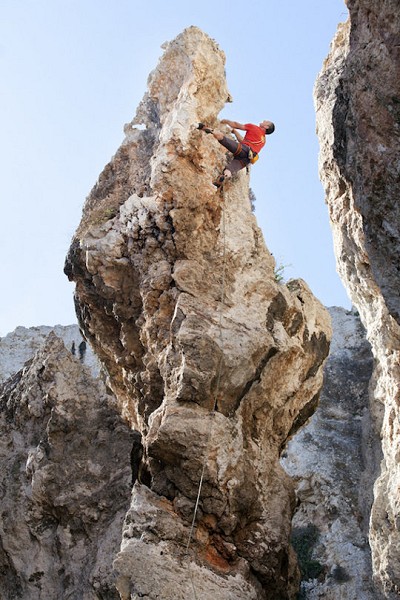 Stevie Haston on Chalice of Malice, Sopu Tower, Gozo  © Inigo Taylor Climbing Photography