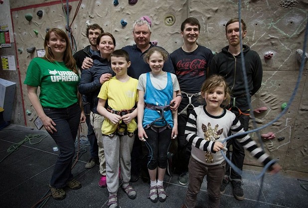 Caitlin and her crew of supporters  © UKC News