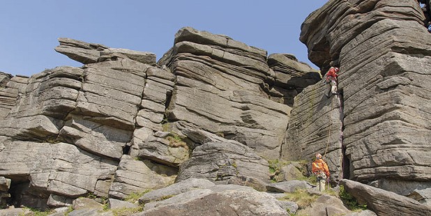 Crack and Cave at Stanage  © Chris Craggs