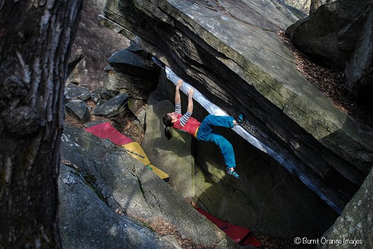 Michelle warming up on Die Roboter 6a in the Chironico sunshine   © Tommy G
