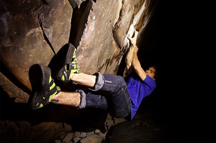 Ollie Tor bouldering at Forest Rock with the new Boreal Kintaros   © Crimpington Bear