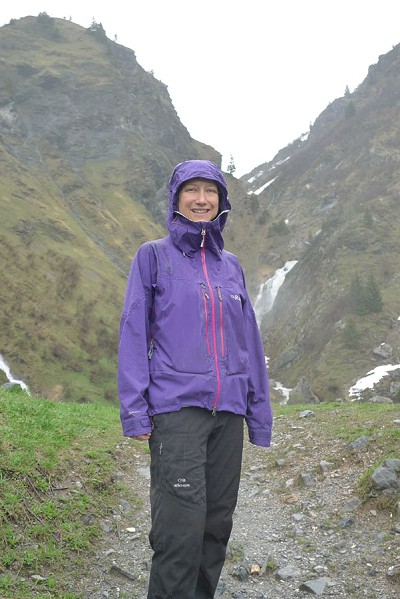 The long sleeves of the Rab Women's Neo Guide Jacket keeping the hands dry  © Caroline Mulligan