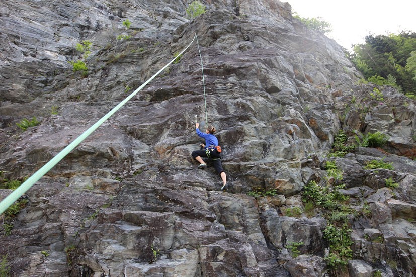 Top-roping with the Edelweiss Performance 9.2 Rope  © UKC Gear