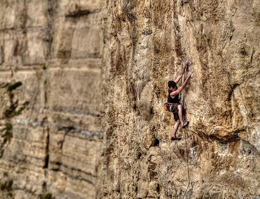 The Bristol flasher is at again. Skippy flashing England's Dreaming (7a+), Blacknor North, Portland.  © stp