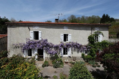 Premier Post: HOUSE FOR SALE IN ARIEGE, with garden and barns  © Laurence Gouault  HAston