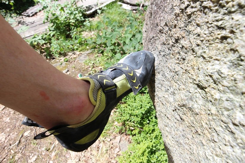 Scarpa Vapour V - in action on a small hold  © UKC Gear