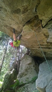 Trad climbing with the Edelweiss Performance 9.2mm Rope  © UKC Gear