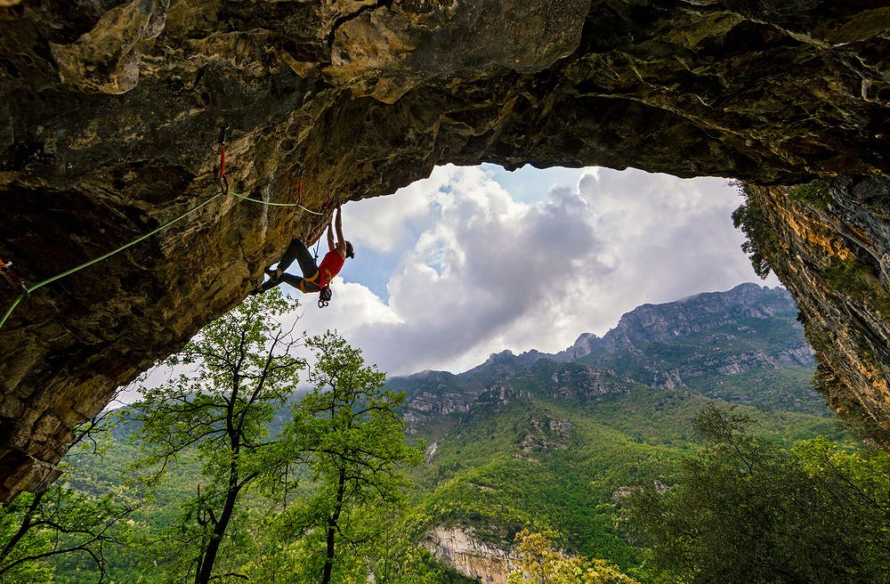 Steep terrain in Finale Ligure - no time to hang around!  © Chris Prescott Adventure Photography