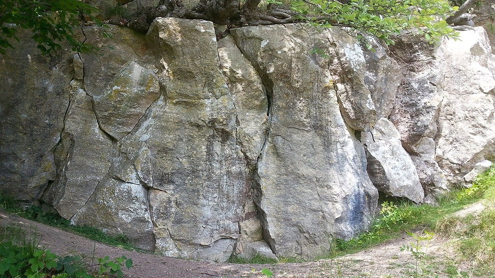 Haresfield Quarry.  South Wall.  © HippyChippy