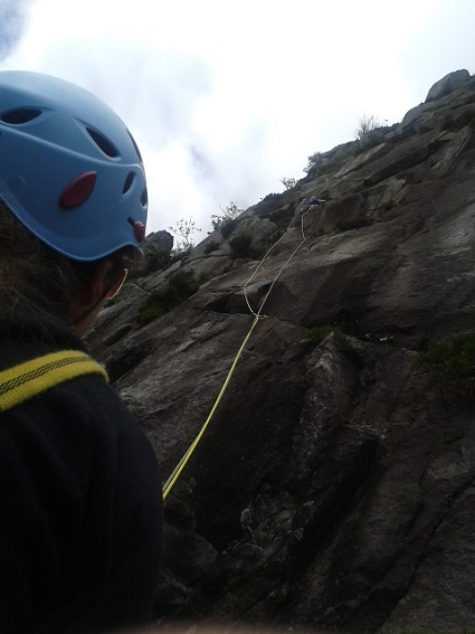 Declan Murray leading Prelude-Nightmare with his daughter Alannah Ní Cheallaigh Mhuirí belaying  © Adineen
