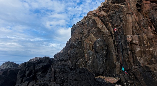 Dave MacLeod on Puffing Crack E4 6a Aird Uig Area  © Chris Prescott Adventure Photography