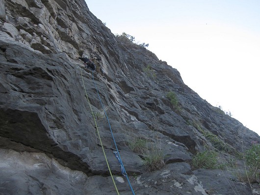 Kevin heading up the intial bold rib of Malbogies, Main Wall, Avon Gorge  © Steve Bartle