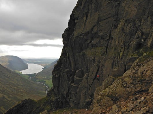 Jon Merrick leading the bold and steep first pitch.  © Phil Lyon