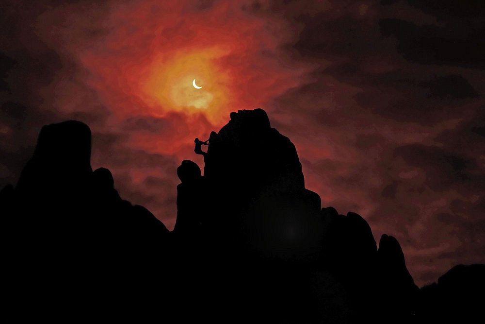 Eclipse Climbing  © andi turner