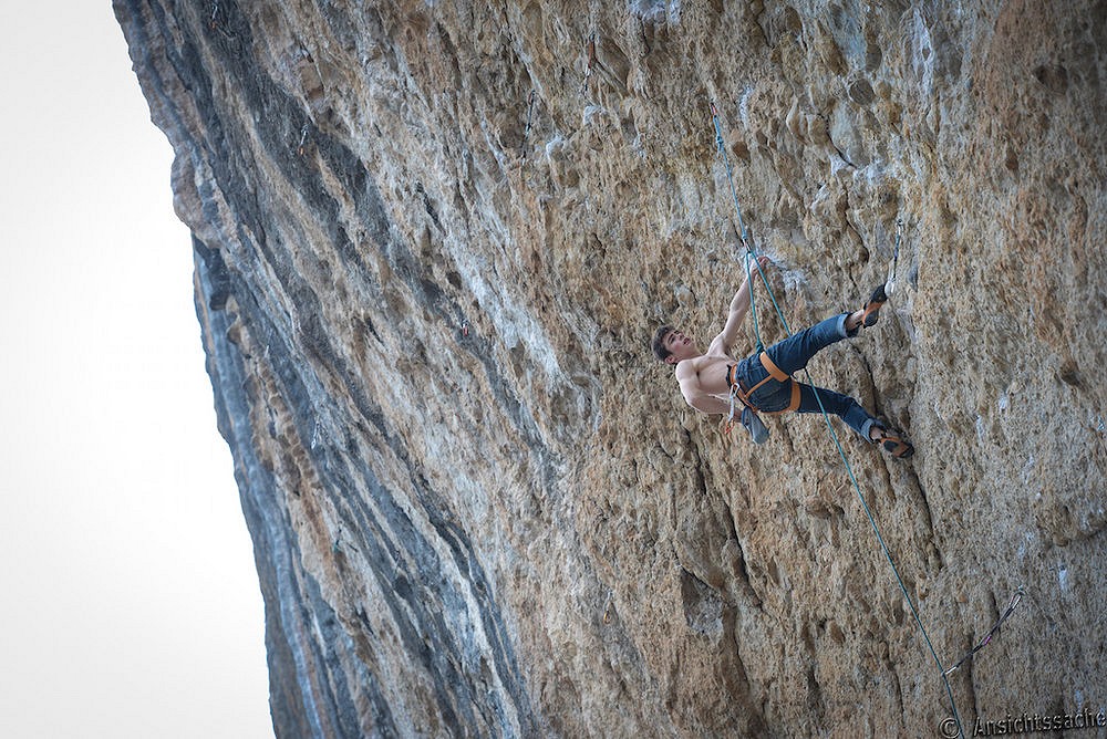 Jim Pope enjoying the long and pumpy climbing at Oliana  © Andi Aufschnaiter/Ansichtssache