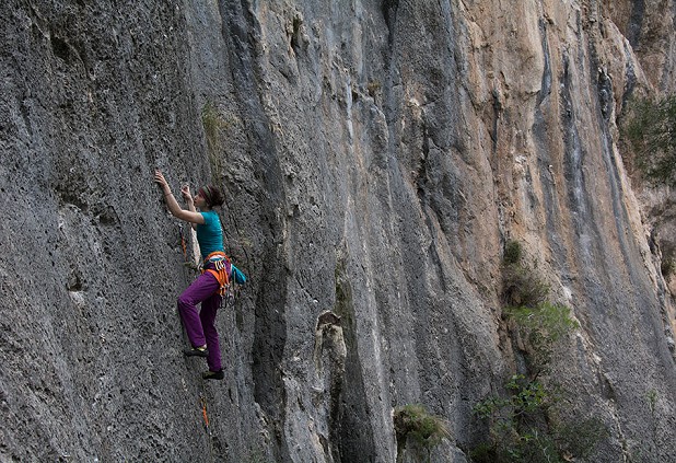 Natalie Berry on the excellent steep wall of Cachinochalgo Left (6c+) at Comuna de Caimari.  © Alan James