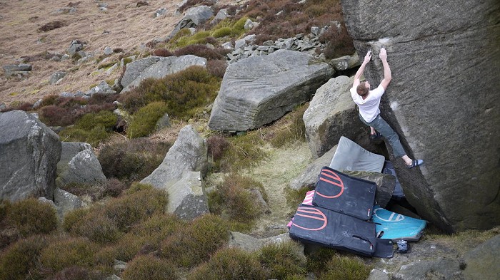 Ned Feehally on his new problem at Burbage South - Thick End of the Wedge  © Martin Smith