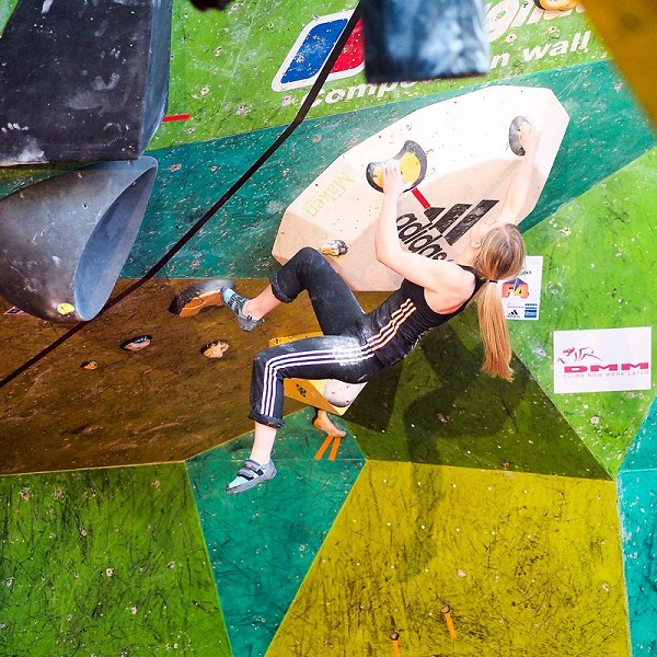 Shauna Coxsey on her way to her fourth CWIF title last year  © Neil Shearer for Band of Birds