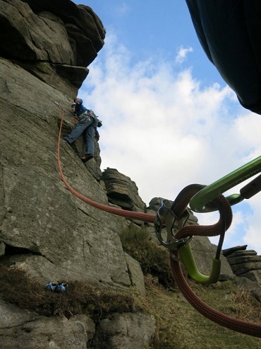 Belaying with a single rope  © Toby Archer
