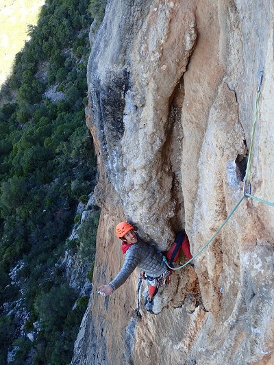 Jacob seconding the tufa- drenched 6c pitch of Taghazout 8a 300m.  © Bronwyn Hodgins