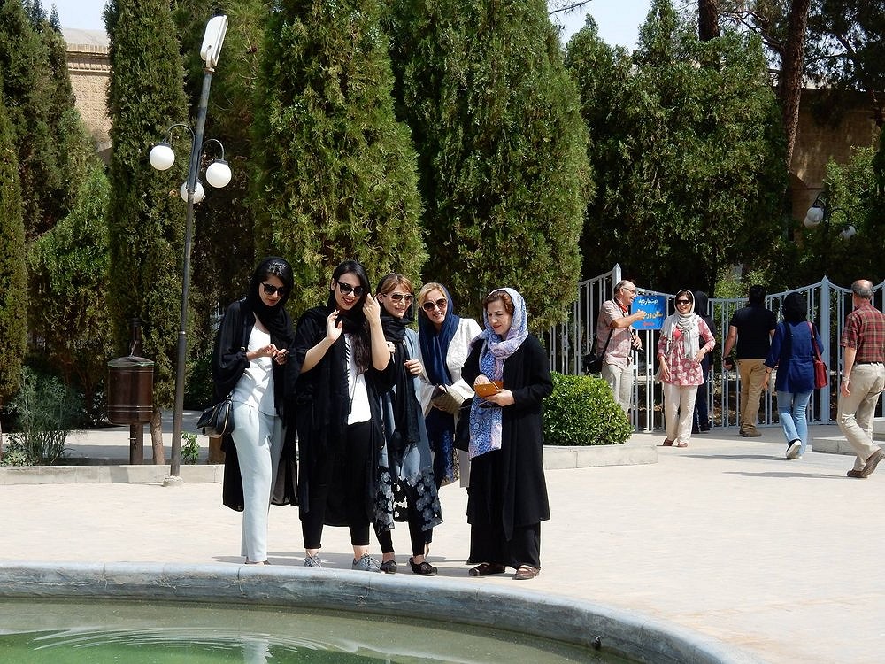 Iranian women in the streets of Tehran  © Shirin Shabestari