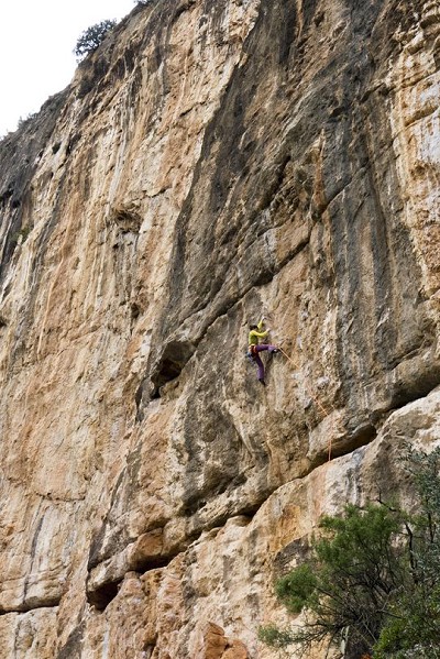 UKC Editor Natale Berry brings out the big guns on El Regalito (7b)  © Mark Glaister