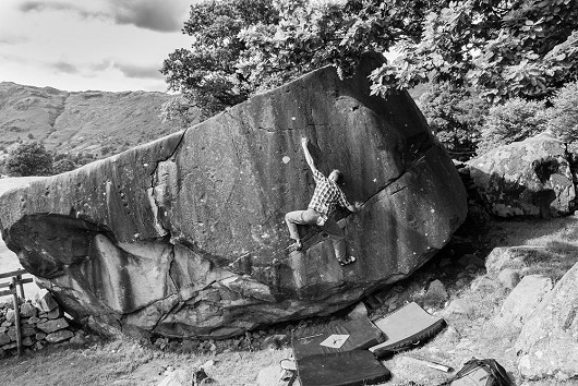Tom crusing his way up this classic problem  © Sam W