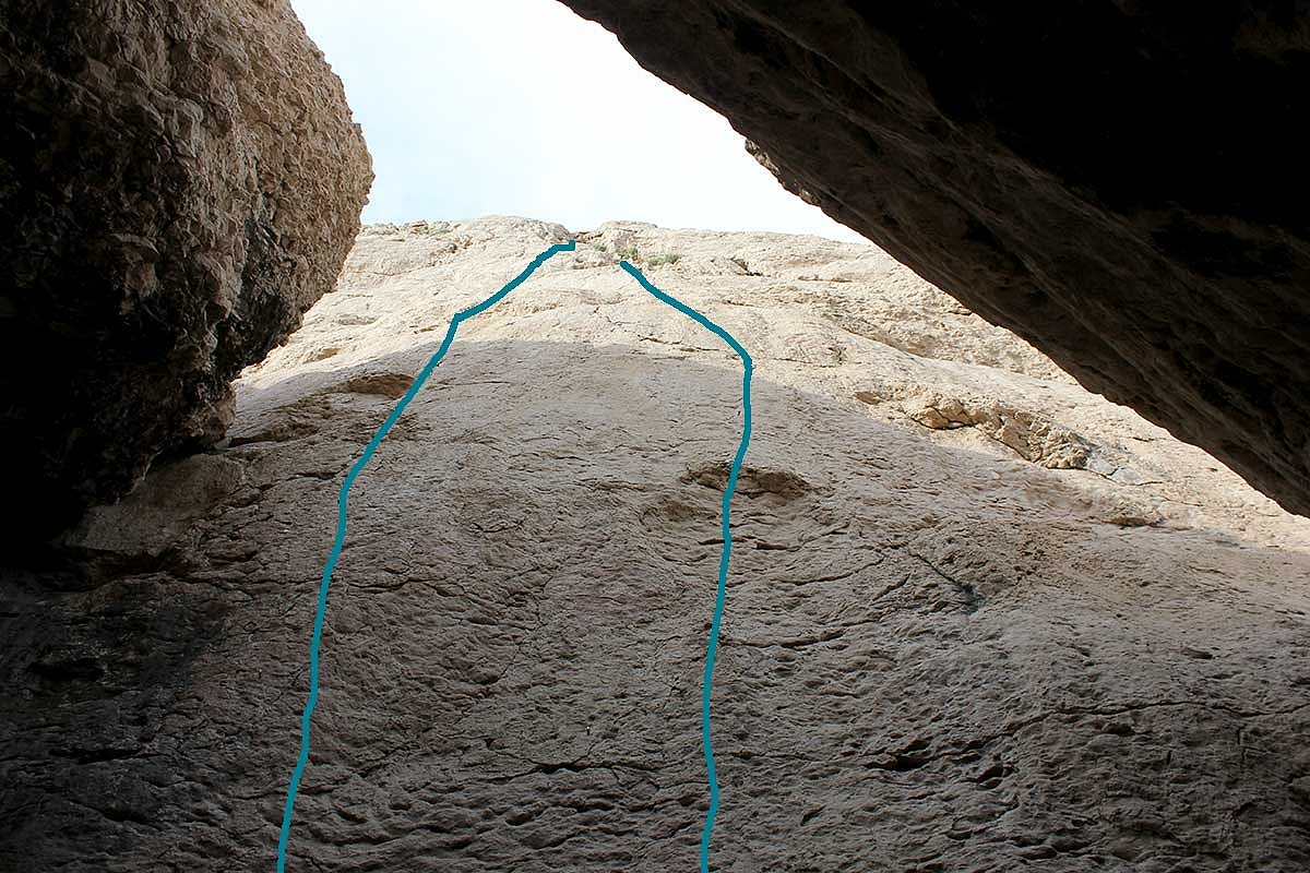 Routes on the long slab (sector ?)   © sarah-letsclimb